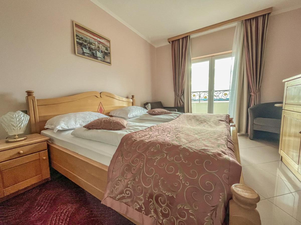 Hotel Miramare Vodice Exterior photo