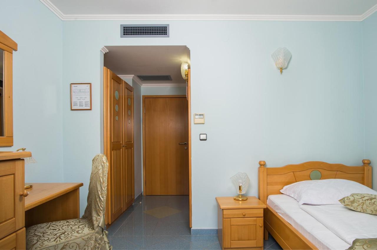 Hotel Miramare Vodice Exterior photo